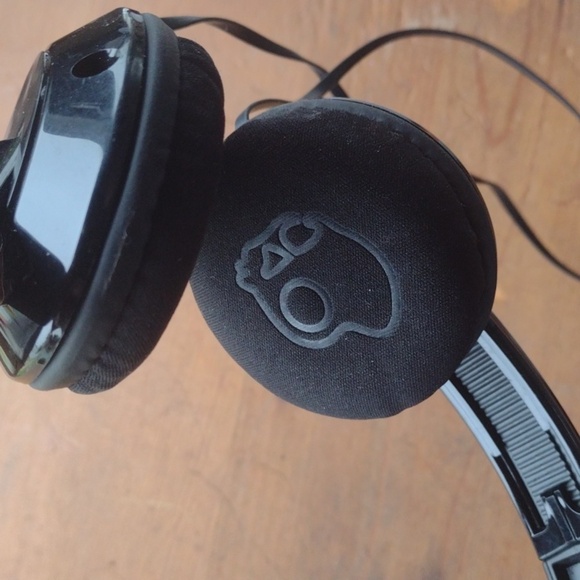 Skullcandy Black On-Ear Headphones NWOT - Picture 3 of 3